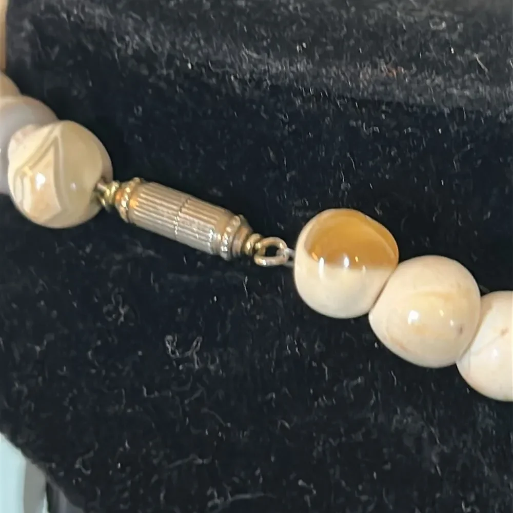 Agate Beaded Necklace in Cream and Tan